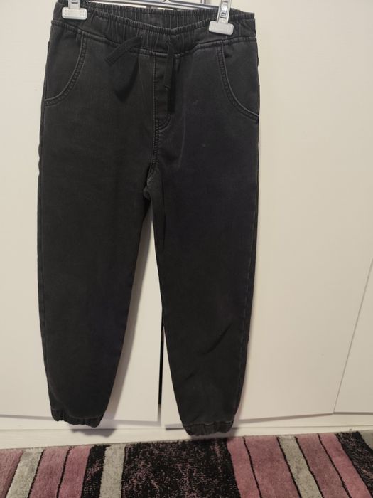 Hanorac H &M și blugi căptușiți 160 waikiki