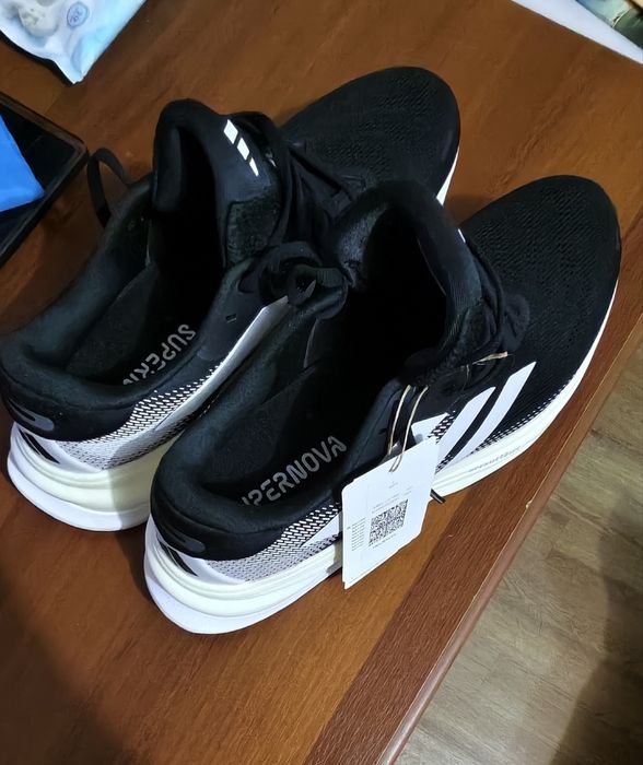 Продам кроссы adidas