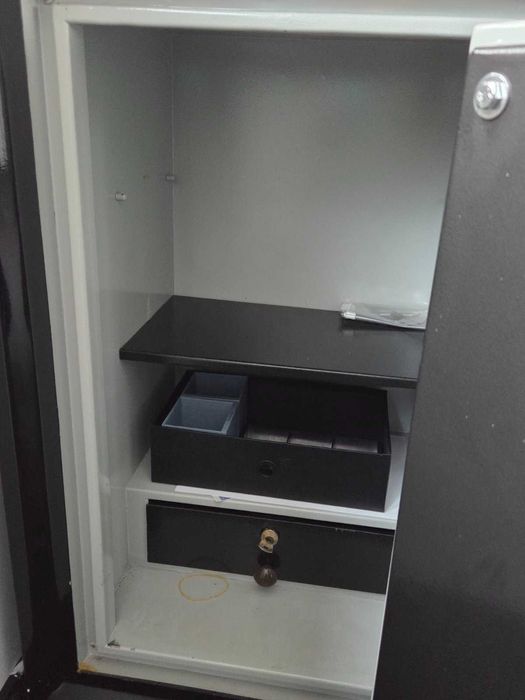 Метална каса/сейф