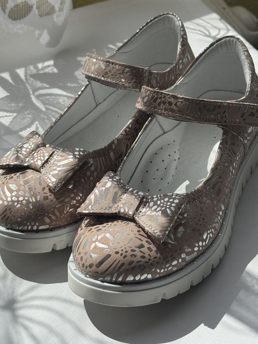 Обувки за момиче Ponki в цвят пудра