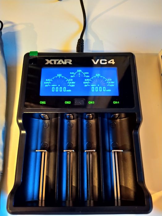 XTAR VC4 - Incarcator profesional smart acumulatori 18650 26650 etc