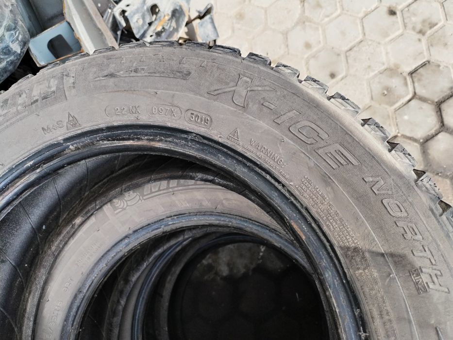 Продам зимние шины бу за 5000 тысяч