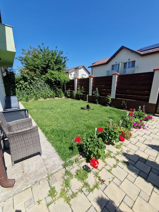 Vând casă tip duplex