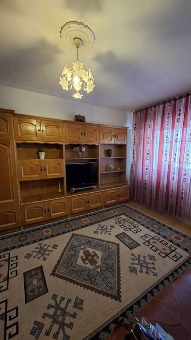 Apartament cu 2 camere, decomandat, zona centru