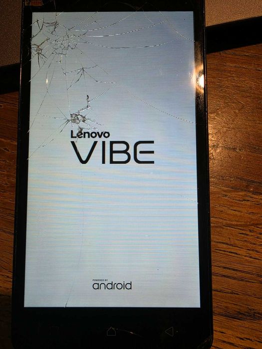 Lenovo Vibe P1m – за части, дисплей счупен, не стартира