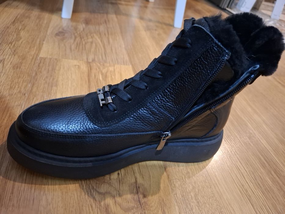 Зимние женские сапоги