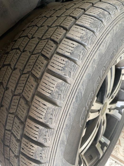 Продам комплект дисков с шинами на R17