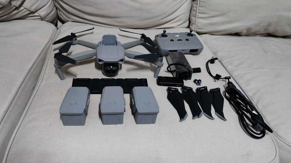 Drona DJI Mavic Air 2 Fly More Combo in stare foarte buna