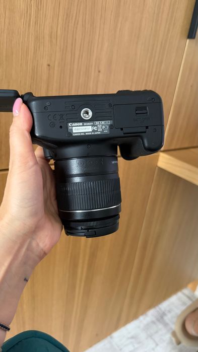 Canon EOS 650D + obiectiv 18-55mm + geantă Case Logic