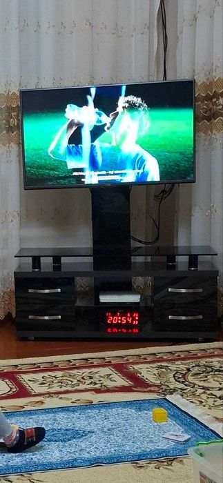 Телевизор LG (43) с подставкой