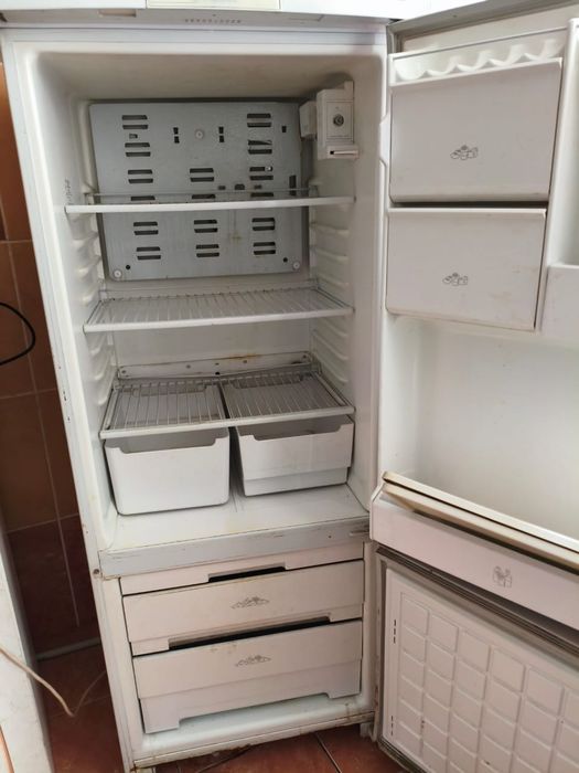 Холодильник двухкамерный б/у