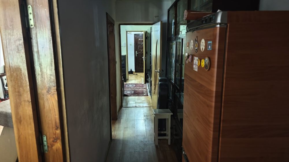 Vând apartament 3 camere, parter, amenajat spațiu comercial