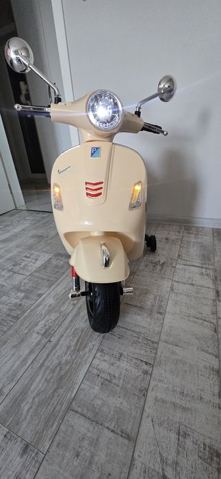 Акумулаторен мотоциклет Vespa 6V с фарове – в бежово-кафяв цвят