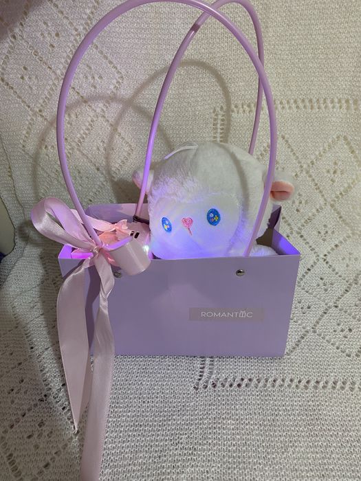 Бокс  с гирляндой  продам .