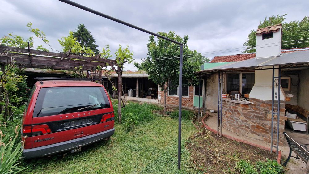 Обзаведена къща с барбекю гр. Мартен