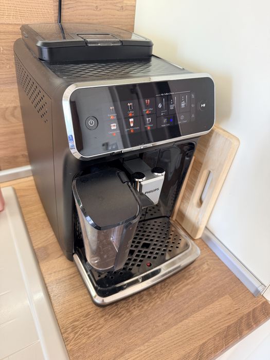 Кафемашина Philips LatteGo 2300