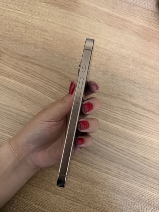 iphone 16 pro Deset Titanium
