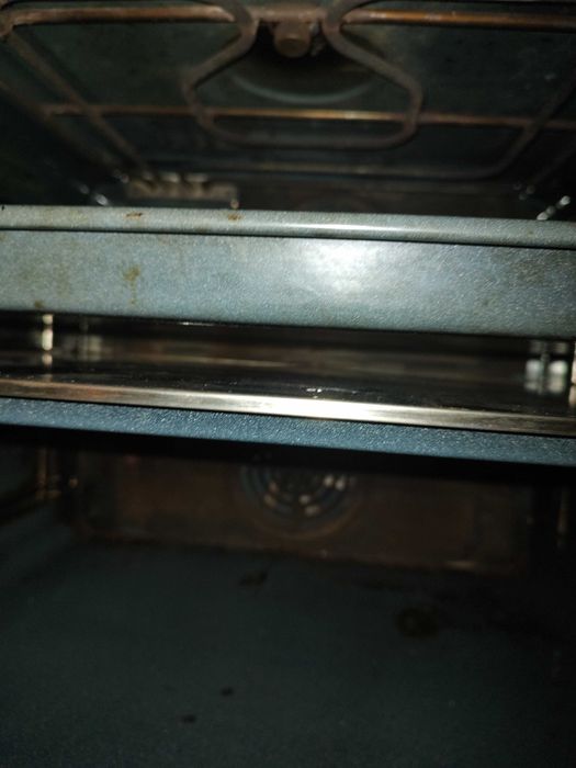 Продавам фурна за вграждане САМСУНГ за части