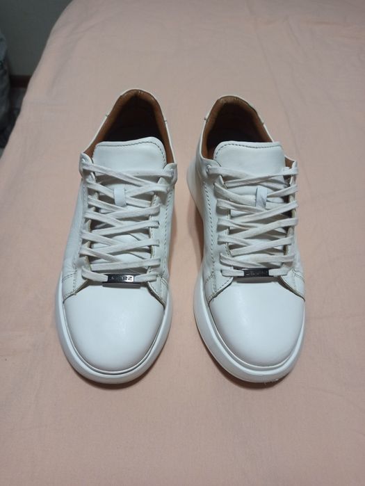 Мужские кожаные кроссовки