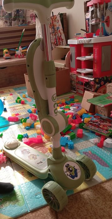 Самокат двойной с музыкой и светящимися колесами