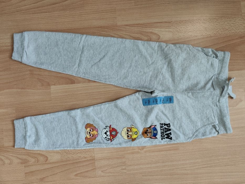 Нови  пролетни дрехи за момче, размер 7-8 години- дънки, пижами, блузи