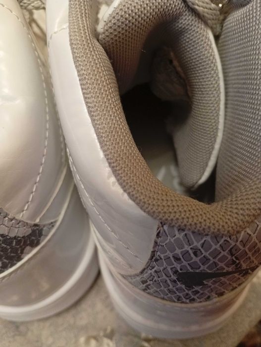 Дамаски бели кецове ,Kronos