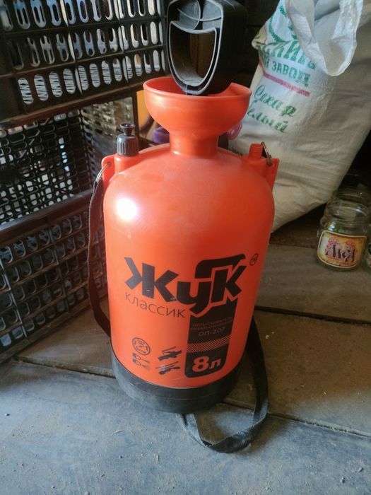 Продам опрыскиватель 8л!!!