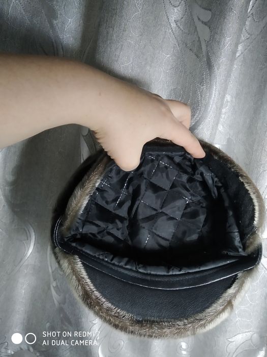 Шапка женская с козерком