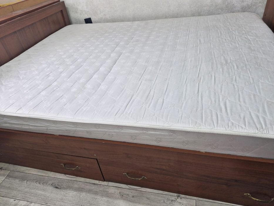 Продам двухспальную кровать