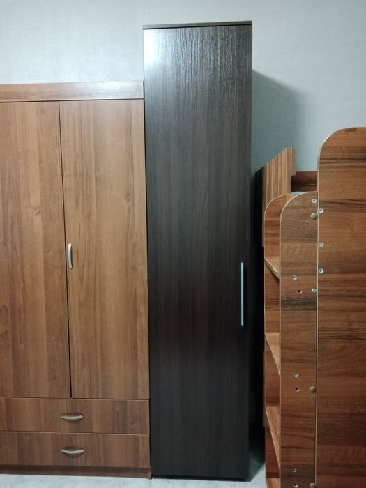 Продам шкаф пенал