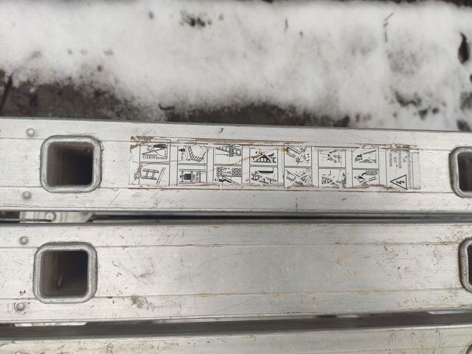 Scara de aluminiu din 4 bucăți