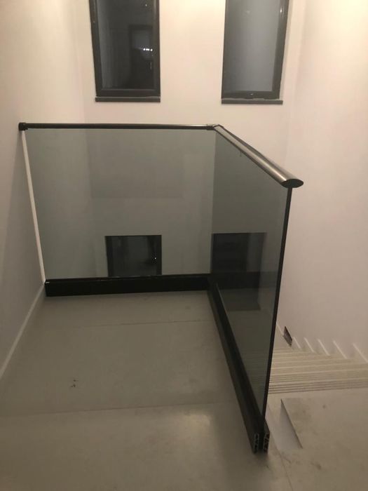 Balustrada sticla-scari-balcon-terasa