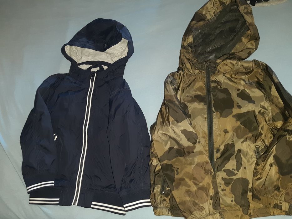 Geacă subțire  foiță mărimea  4 5 ani și una mărimea 4 ani