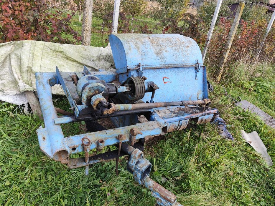 Tocător de resturi vegetale. Lățime de lucru 1.65 m.