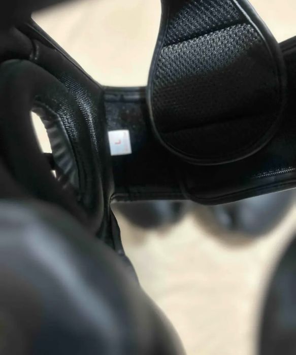 Продаются боксеркие перчатки и шлем