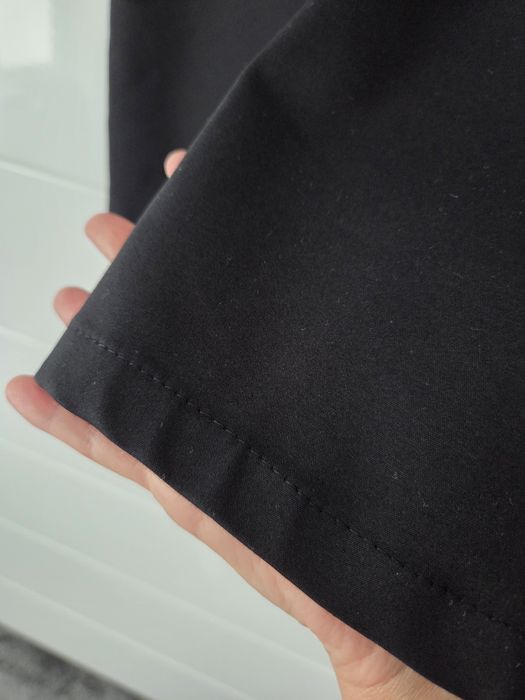 Дамски черен панталон с елегантна кройка