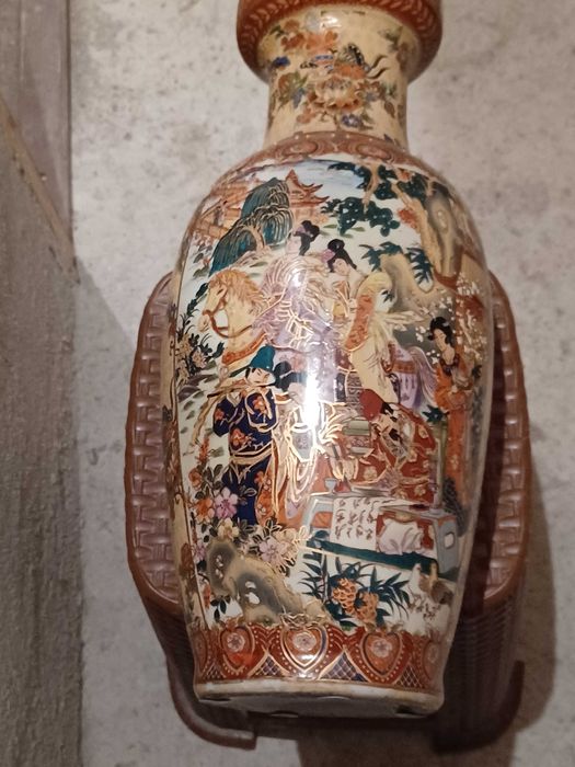 Ваза амфора с китайски интериор