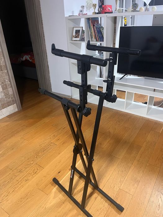 Vând Soundking DF 036 Stand pliant pentru claviaturi Black