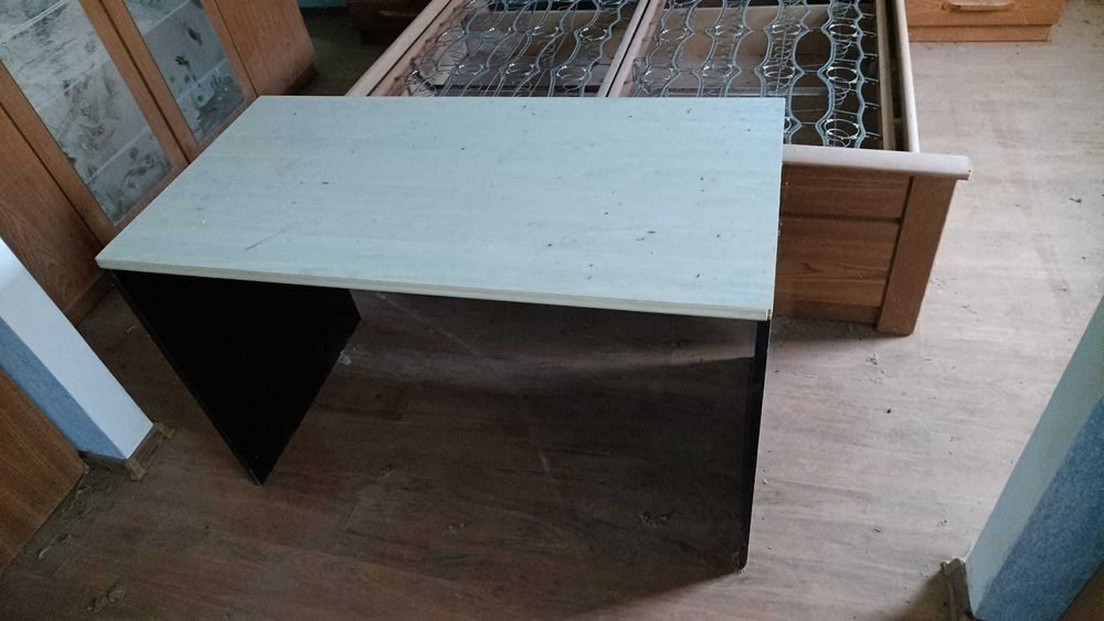 Birouri de 19 mm stejar (118 x 75 x 60 cm) sunt montate 12 bucati