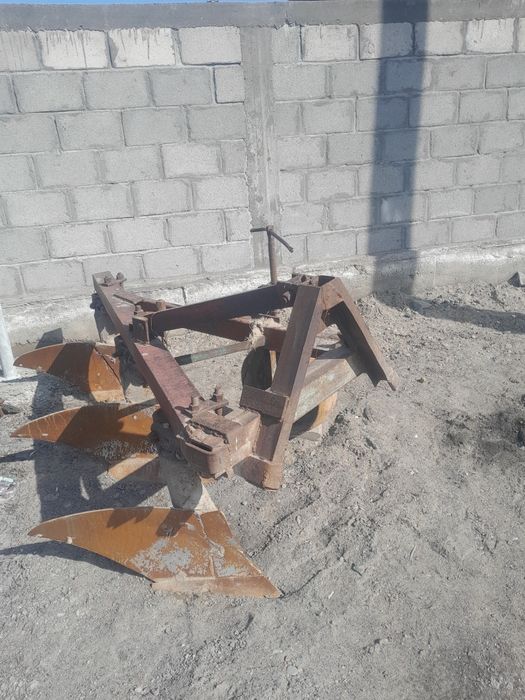 Продааам плуууг.