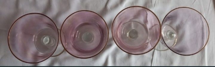 Set 4 pahare sticla roz cu margine aurie