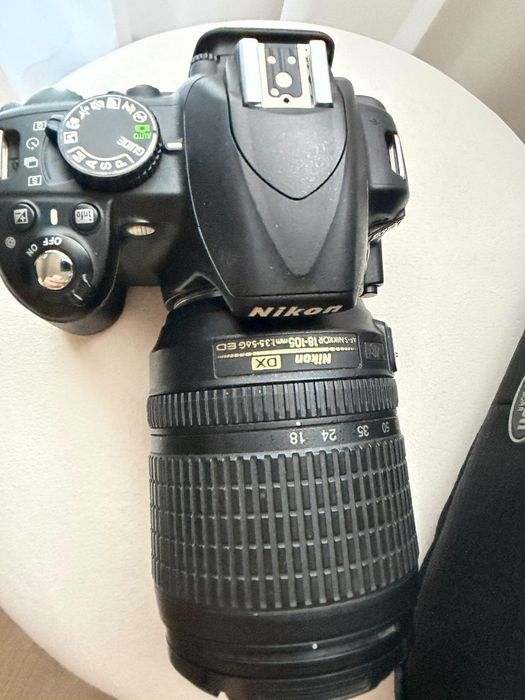 Фотоапарат Nikon D3100 с обектив