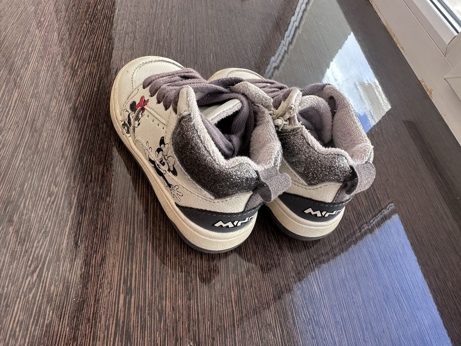 Продам кеды zara