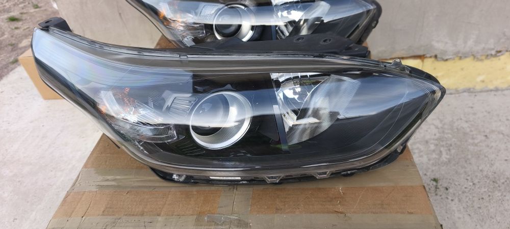 Фара правая оригинал Kia Ceed 92102J7001 Киа Сид 92102J7051