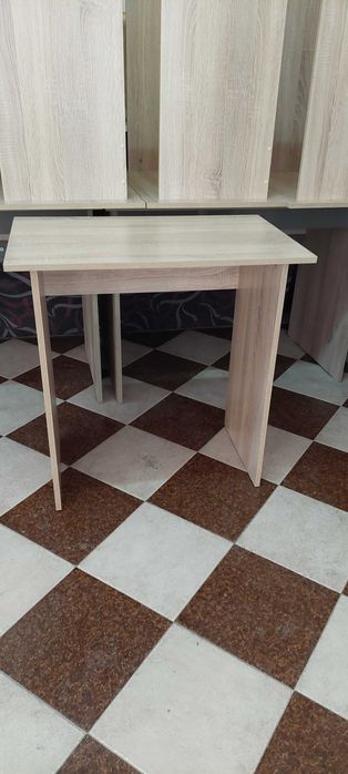Продавам офис мебели, сглобени, но неизползвани
