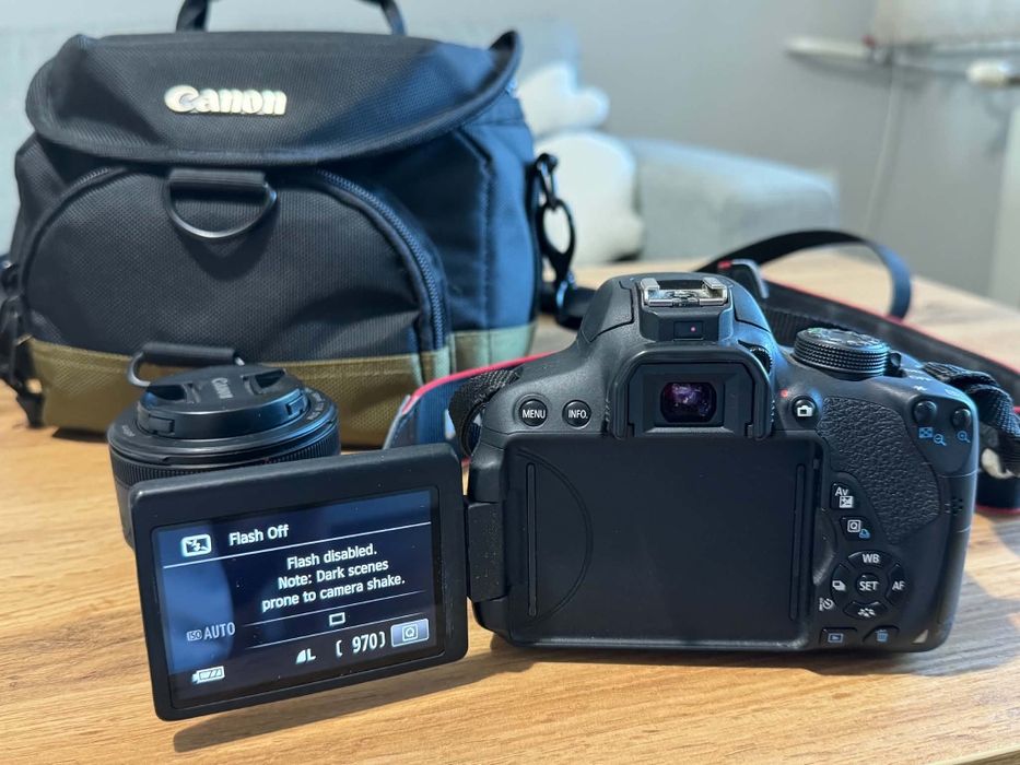 Фотоапарат Canon EOS 700D с 2 обектива