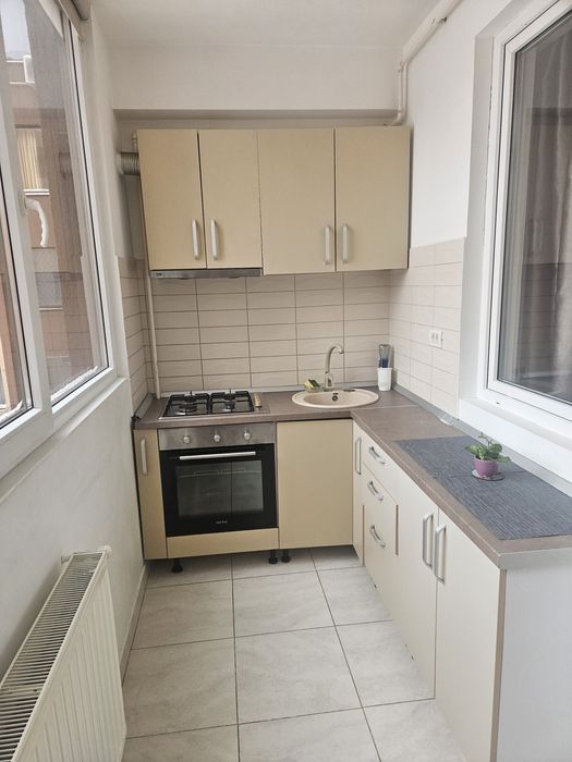 Inchiriez Studio 42 mp decomandat