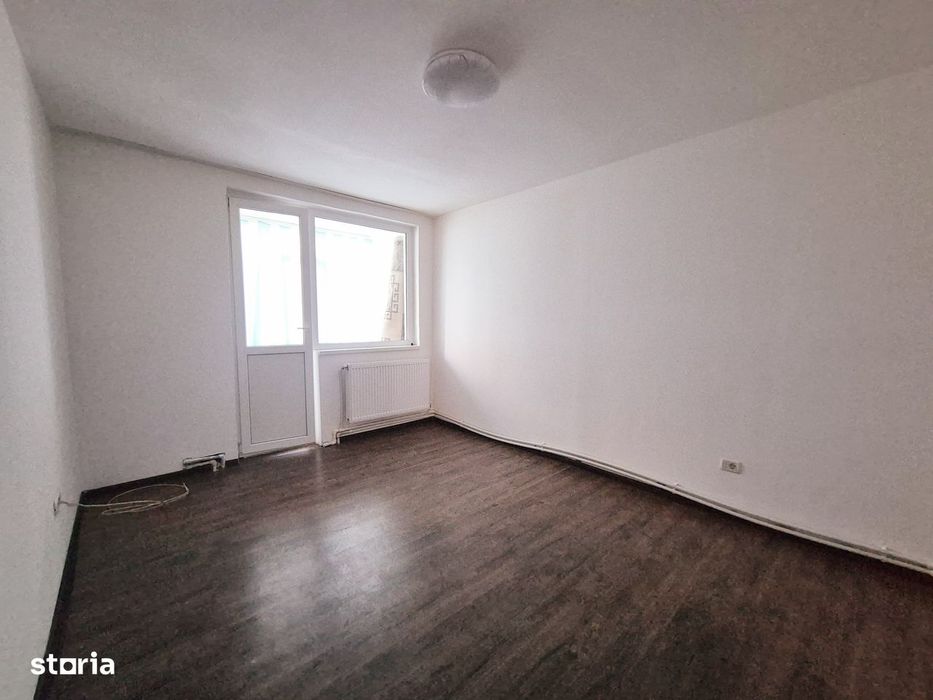 Apartament cu 3 camere, parter, zona 1 Decembrie 1918