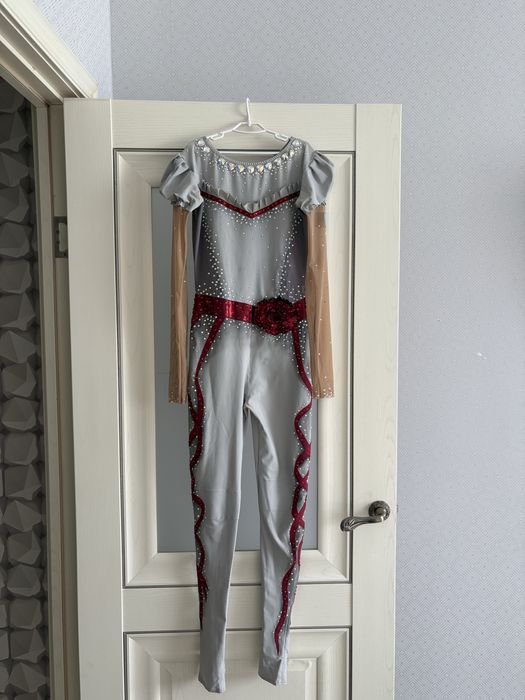 Продам гимнастический комбез