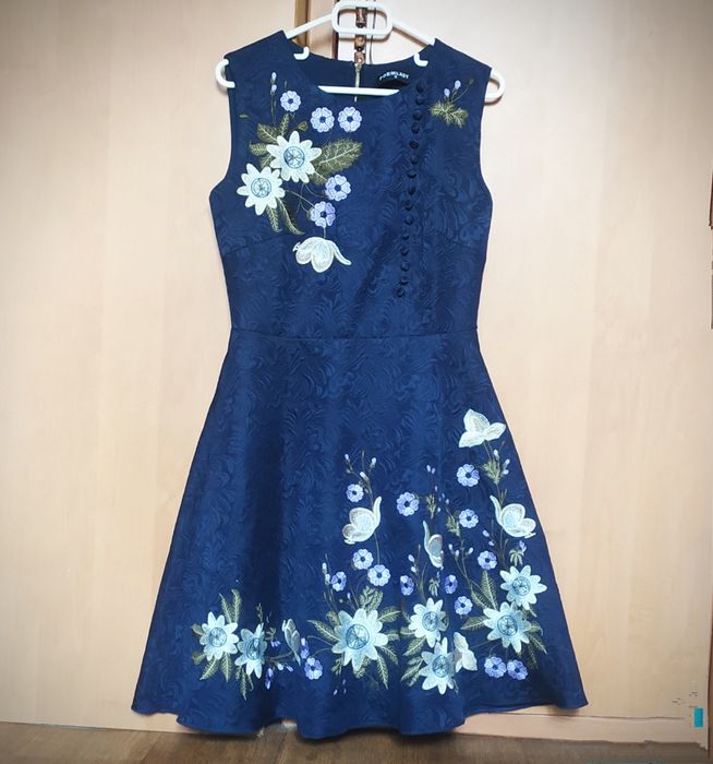 Нарядное платье с вышивкой